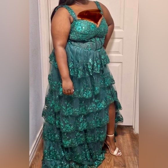 Emerald green evening/prom Dress - Picture 3 of 3